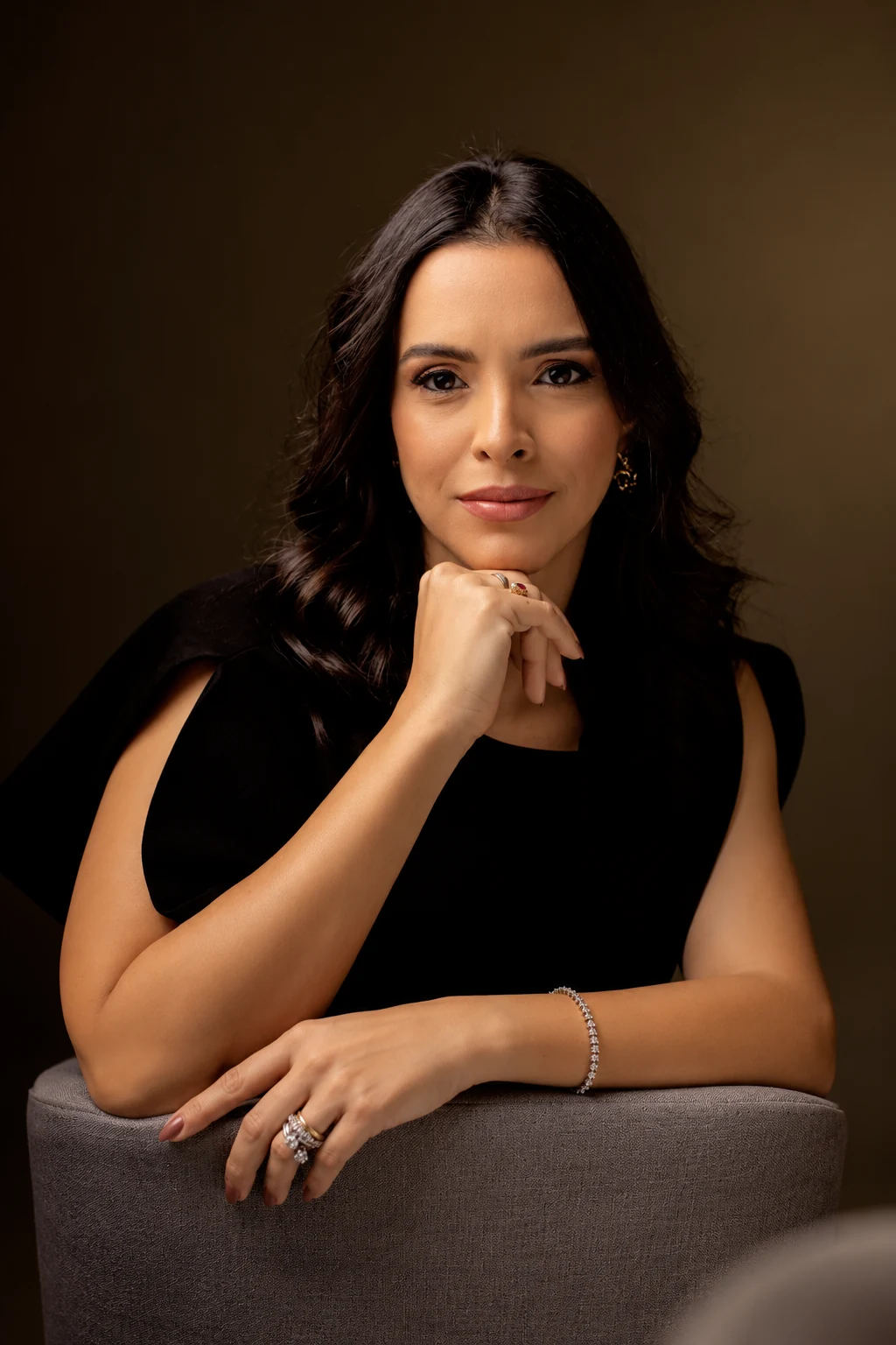 Nathália Paes Bezerra em retrato profissional